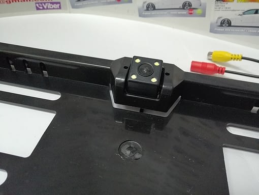 Rikverc kamera na okviru tablice